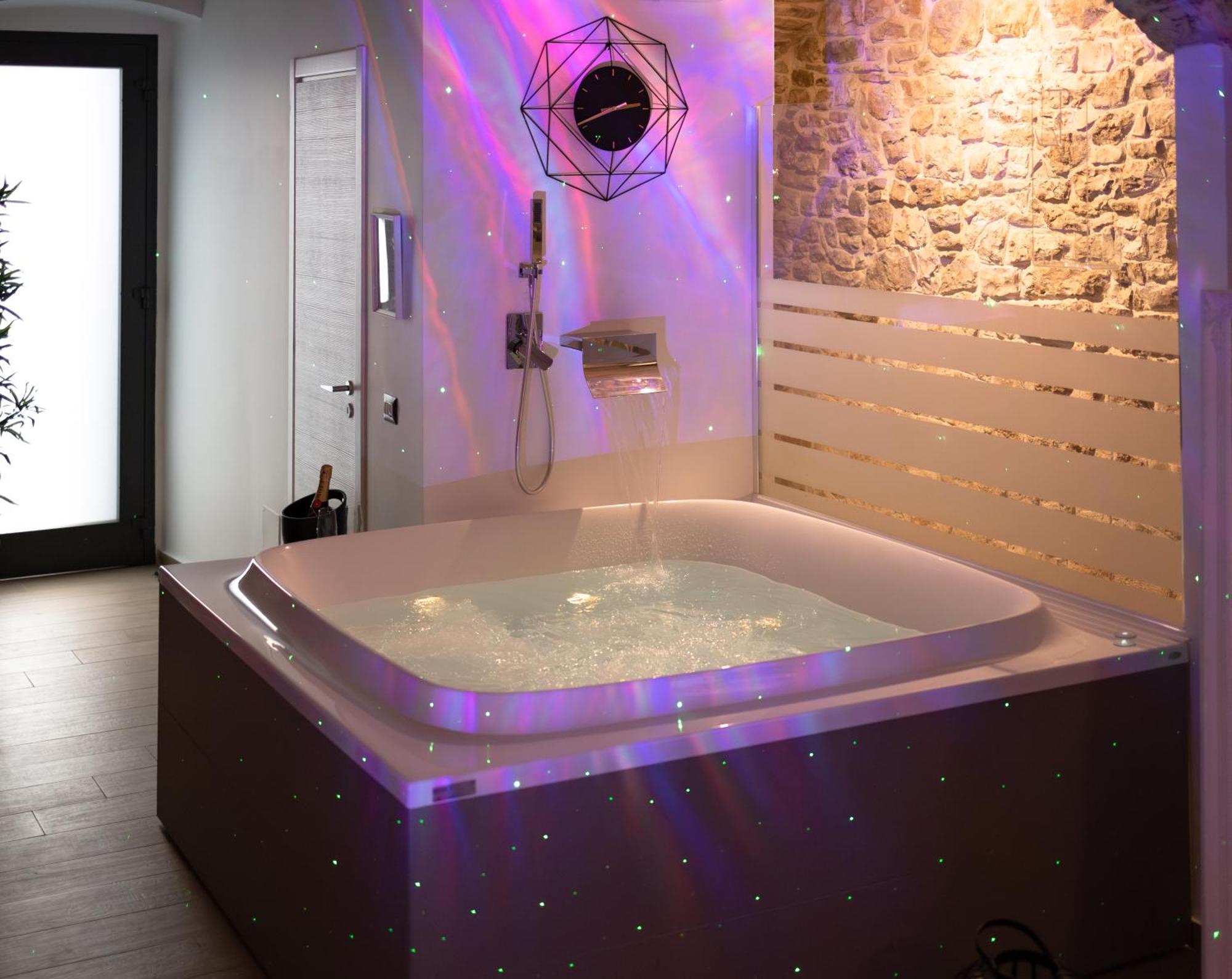 Suite 123 Luxury B&B Con Jacuzzi Palo del Colle Exterior foto