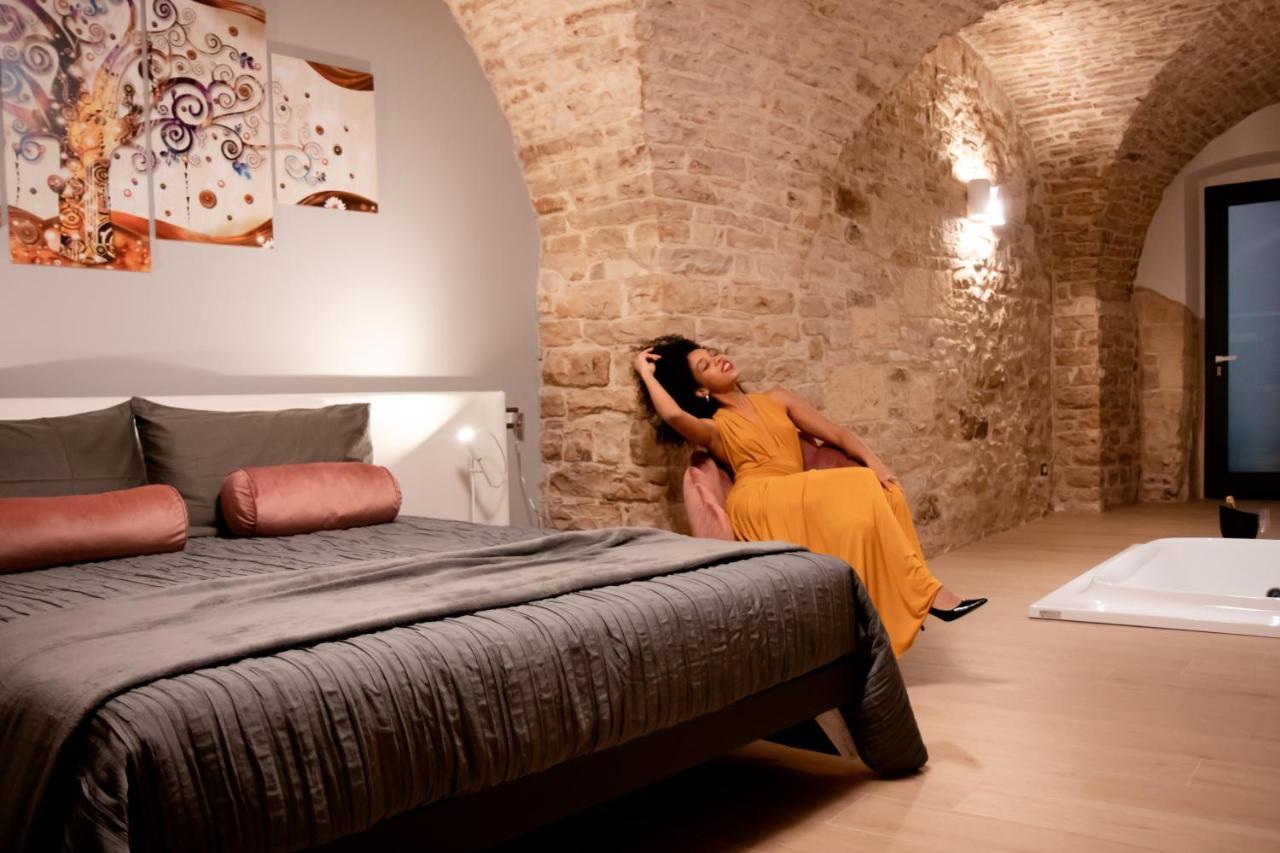 Suite 123 Luxury B&B Con Jacuzzi Palo del Colle Exterior foto